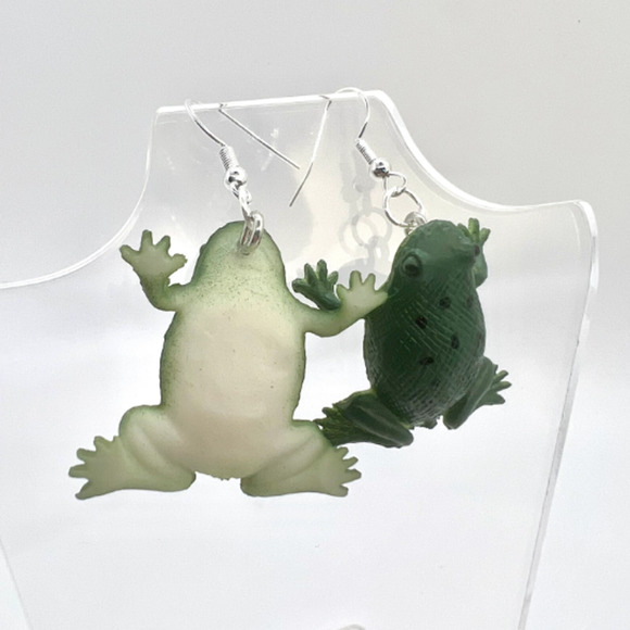 Bull Frog Earrings - Animal Earrings - Zoo Earrings - Teacher Earrings - Farm - Picture 5 of 10